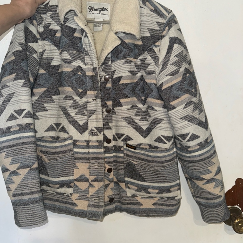 Wrangler Women’s Button Up Patterned Jacket Sherp… - image 1